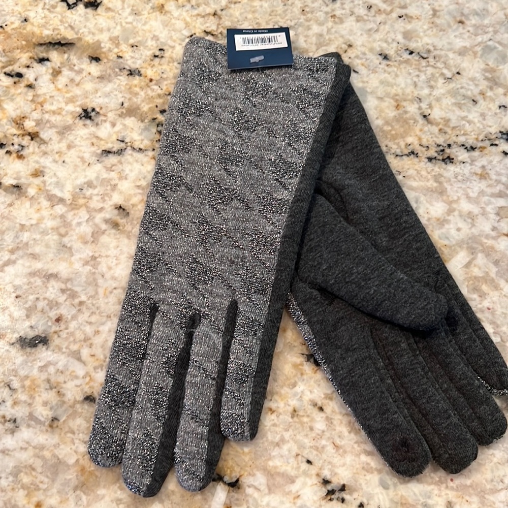 Victoria Leland Grey Gloves with Metallic Houndstooth Design